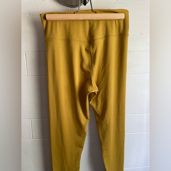 Girlfriend Collective Saturn FLOAT Ultralight Legging - Picture 3 of 4